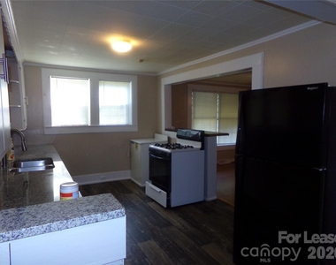 729 Spruce Street - Photo Thumbnail 4
