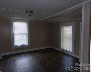 729 Spruce Street - Photo Thumbnail 19