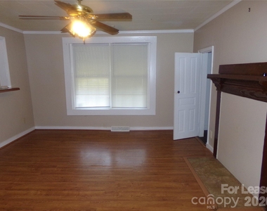 729 Spruce Street - Photo Thumbnail 10