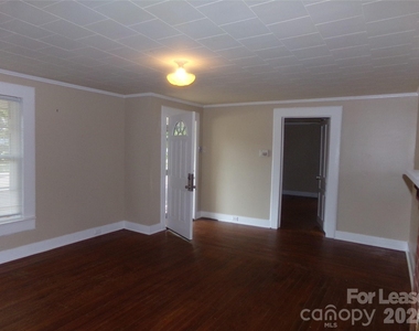 729 Spruce Street - Photo Thumbnail 17