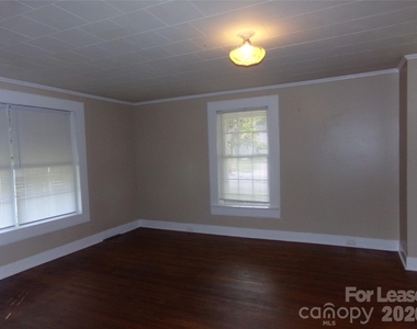 729 Spruce Street - Photo Thumbnail 11