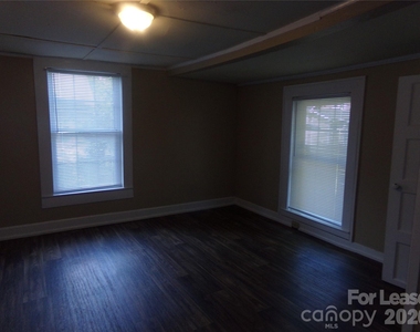 729 Spruce Street - Photo Thumbnail 20