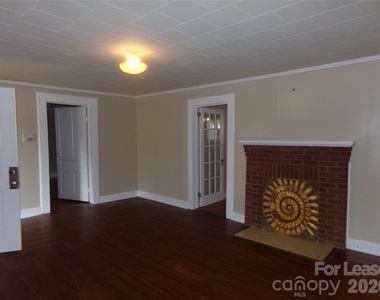 729 Spruce Street - Photo Thumbnail 7