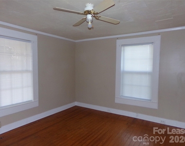 729 Spruce Street - Photo Thumbnail 13