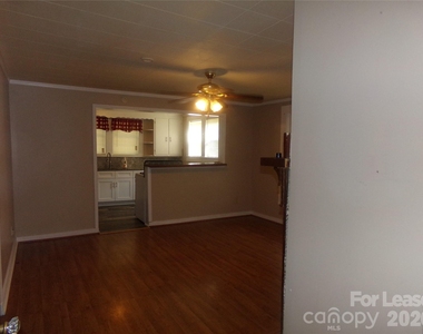 729 Spruce Street - Photo Thumbnail 6