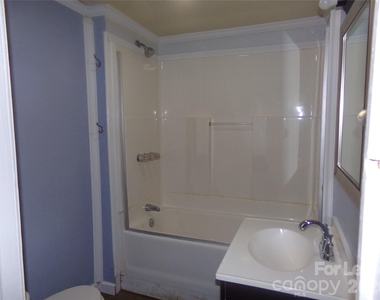 729 Spruce Street - Photo Thumbnail 18