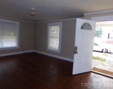 729 Spruce Street - Photo Thumbnail 28