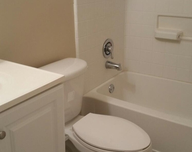 1501 Crescent Circle - Photo Thumbnail 4