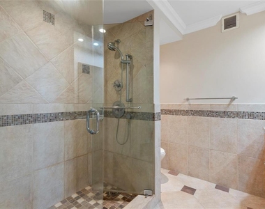 2881 Ne 33rd Court - Photo Thumbnail 13