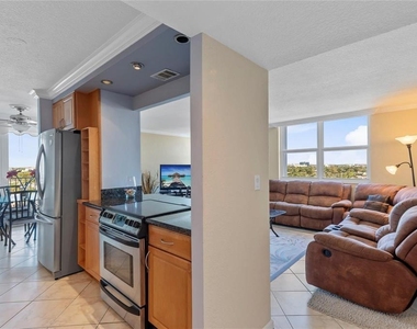 2881 Ne 33rd Court - Photo Thumbnail 6