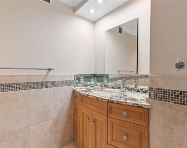 2881 Ne 33rd Court - Photo Thumbnail 15