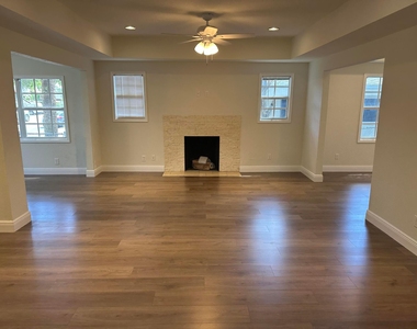 340 Walton Boulevard - Photo Thumbnail 4