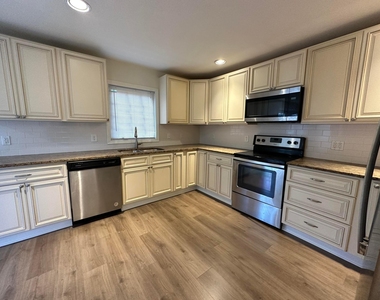 340 Walton Boulevard - Photo Thumbnail 2