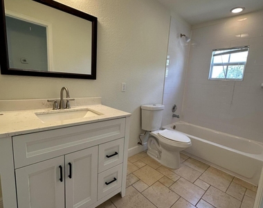 340 Walton Boulevard - Photo Thumbnail 5