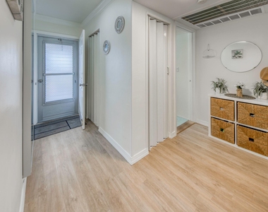 2566 Garden Drive S - Photo Thumbnail 6