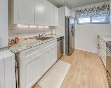 2566 Garden Drive S - Photo Thumbnail 4