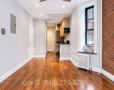 Hudson St & Leroy St - Photo Thumbnail 5