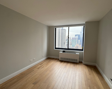 West 48th Street - Photo Thumbnail 1
