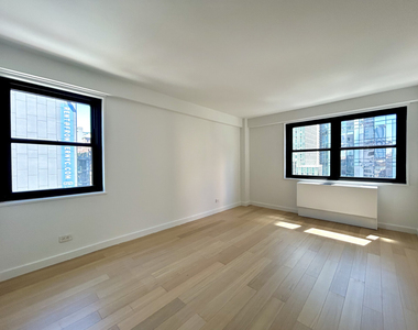 East 39th Street - Photo Thumbnail 3