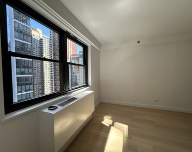 East 39th Street - Photo Thumbnail 9