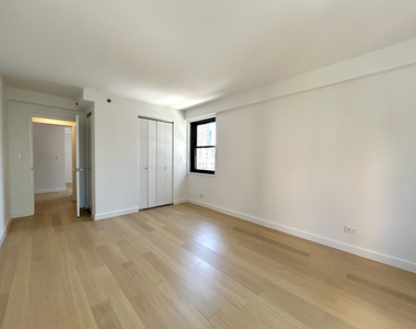 East 39th Street - Photo Thumbnail 4