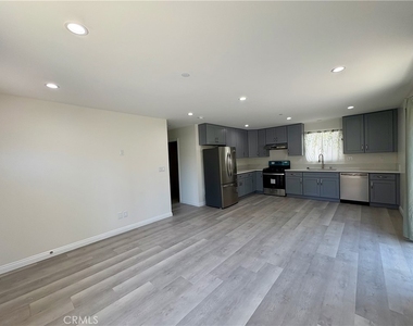 15323 Via Verita Avenue - Photo Thumbnail 2