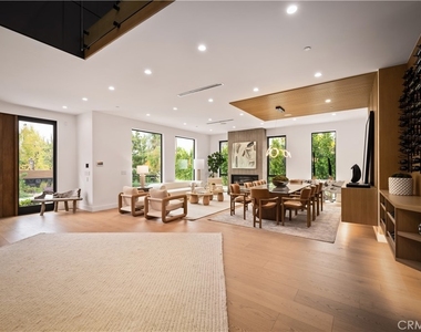 5244 Tampa Ave - Photo Thumbnail 9