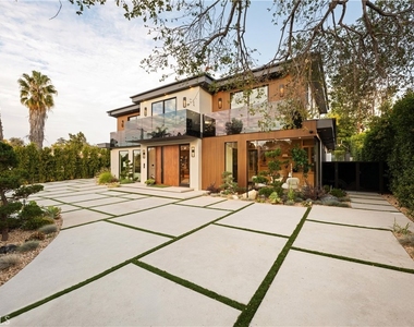 5244 Tampa Ave - Photo Thumbnail 2