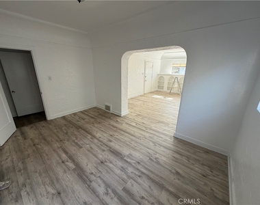 1117 Queen Anne - Photo Thumbnail 9