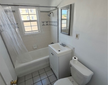 1117 Queen Anne - Photo Thumbnail 13