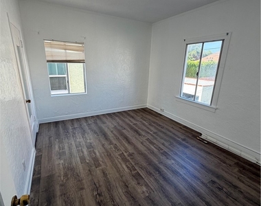 1117 Queen Anne - Photo Thumbnail 15