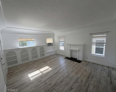 1117 Queen Anne - Photo Thumbnail 4