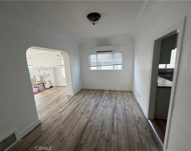 1117 Queen Anne - Photo Thumbnail 10