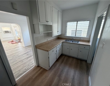 1117 Queen Anne - Photo Thumbnail 7