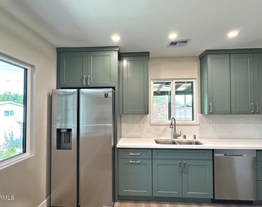 16744 Ludlow Street - Photo Thumbnail 5