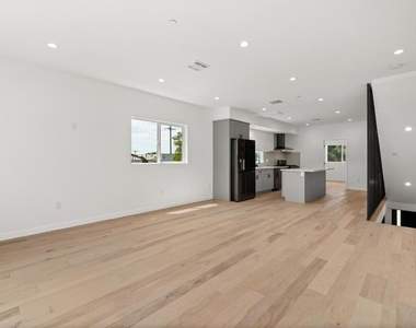 3564 N Eagle Rock Boulevard - Photo Thumbnail 1