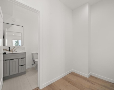 3564 N Eagle Rock Boulevard - Photo Thumbnail 24