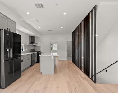 3564 N Eagle Rock Boulevard - Photo Thumbnail 3