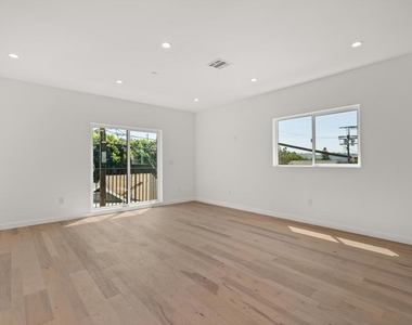 3564 N Eagle Rock Boulevard - Photo Thumbnail 2