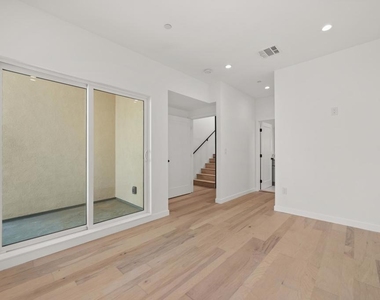 3564 N Eagle Rock Boulevard - Photo Thumbnail 27