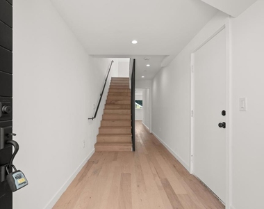 3564 N Eagle Rock Boulevard - Photo Thumbnail 7