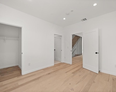 3564 N Eagle Rock Boulevard - Photo Thumbnail 14