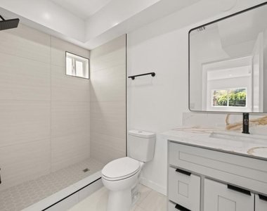 3564 N Eagle Rock Boulevard - Photo Thumbnail 16