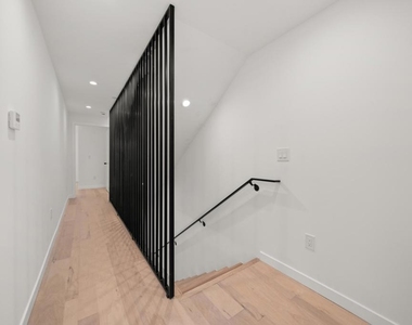 3564 N Eagle Rock Boulevard - Photo Thumbnail 22