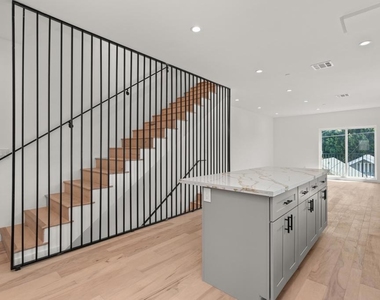 3564 N Eagle Rock Boulevard - Photo Thumbnail 6