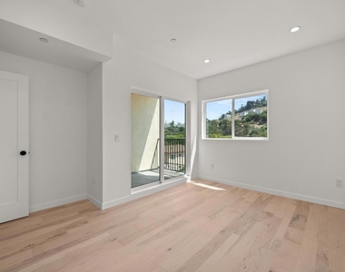3564 N Eagle Rock Boulevard - Photo Thumbnail 20