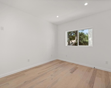 3564 N Eagle Rock Boulevard - Photo Thumbnail 15