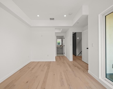 3564 N Eagle Rock Boulevard - Photo Thumbnail 17