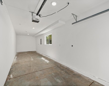 3564 N Eagle Rock Boulevard - Photo Thumbnail 32
