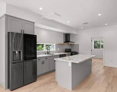 3564 N Eagle Rock Boulevard - Photo Thumbnail 4
